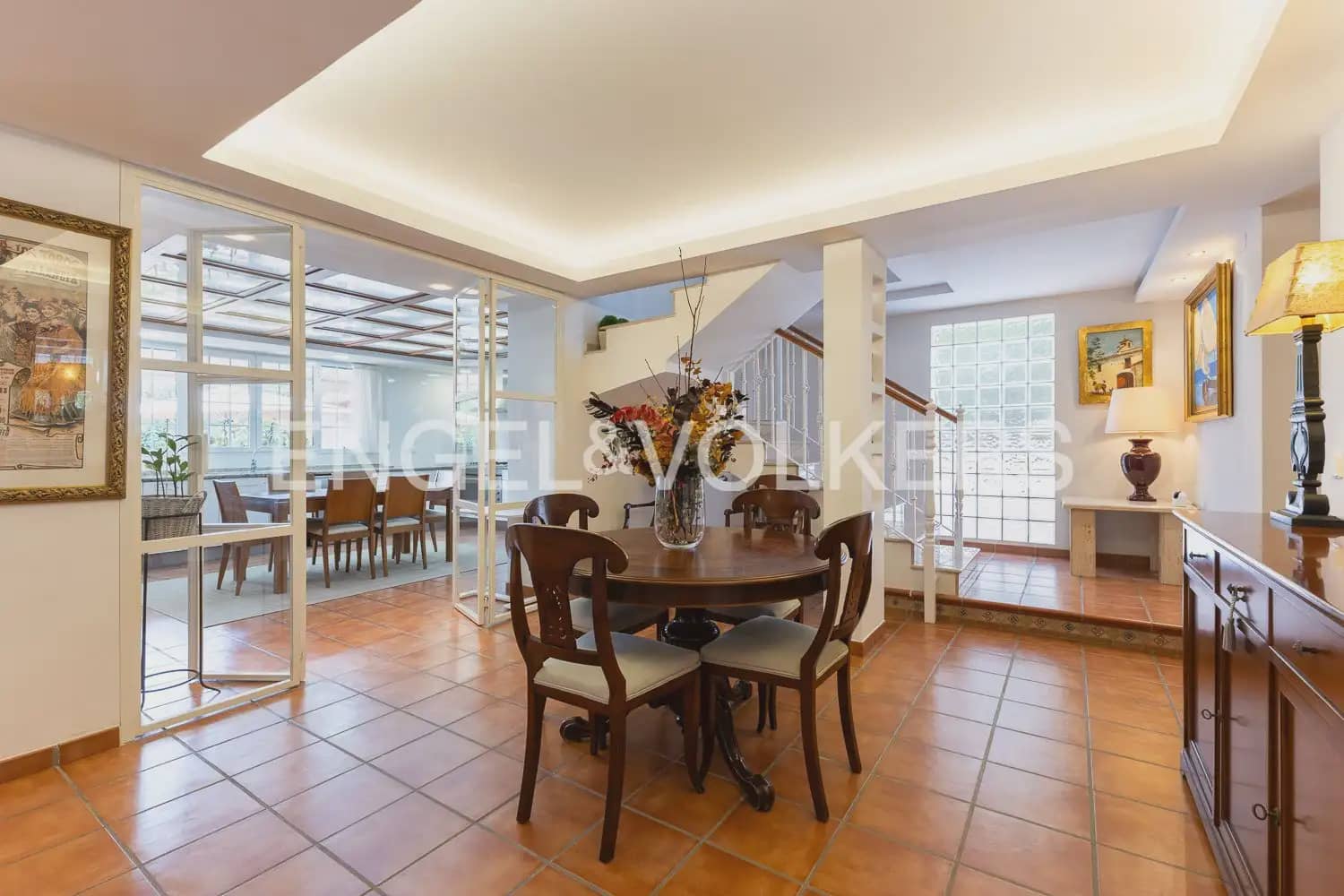 5 bedroom Villa for sale in Torrent with pool garage - € 880,000 (Ref: 9897961)