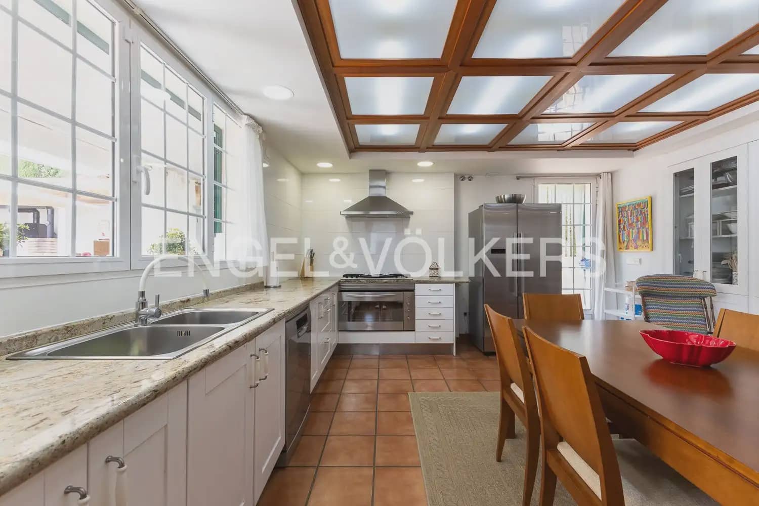 5 bedroom Villa for sale in Torrent with pool garage - € 880,000 (Ref: 9897961)