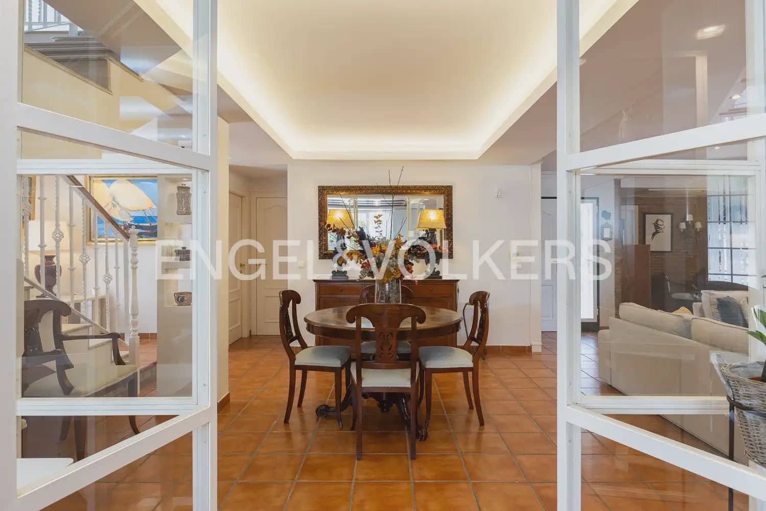 5 bedroom Villa for sale in Torrent with pool garage - € 880,000 (Ref: 9897961)