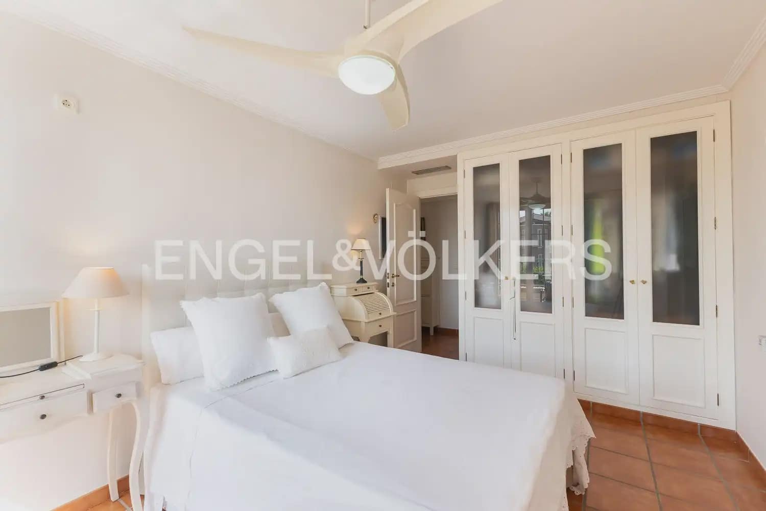 5 bedroom Villa for sale in Torrent with pool garage - € 880,000 (Ref: 9897961)