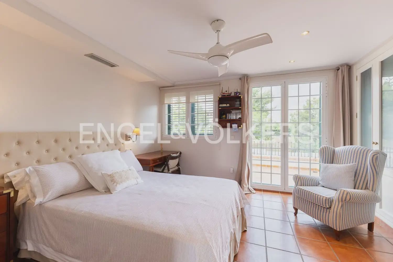 5 bedroom Villa for sale in Torrent with pool garage - € 880,000 (Ref: 9897961)