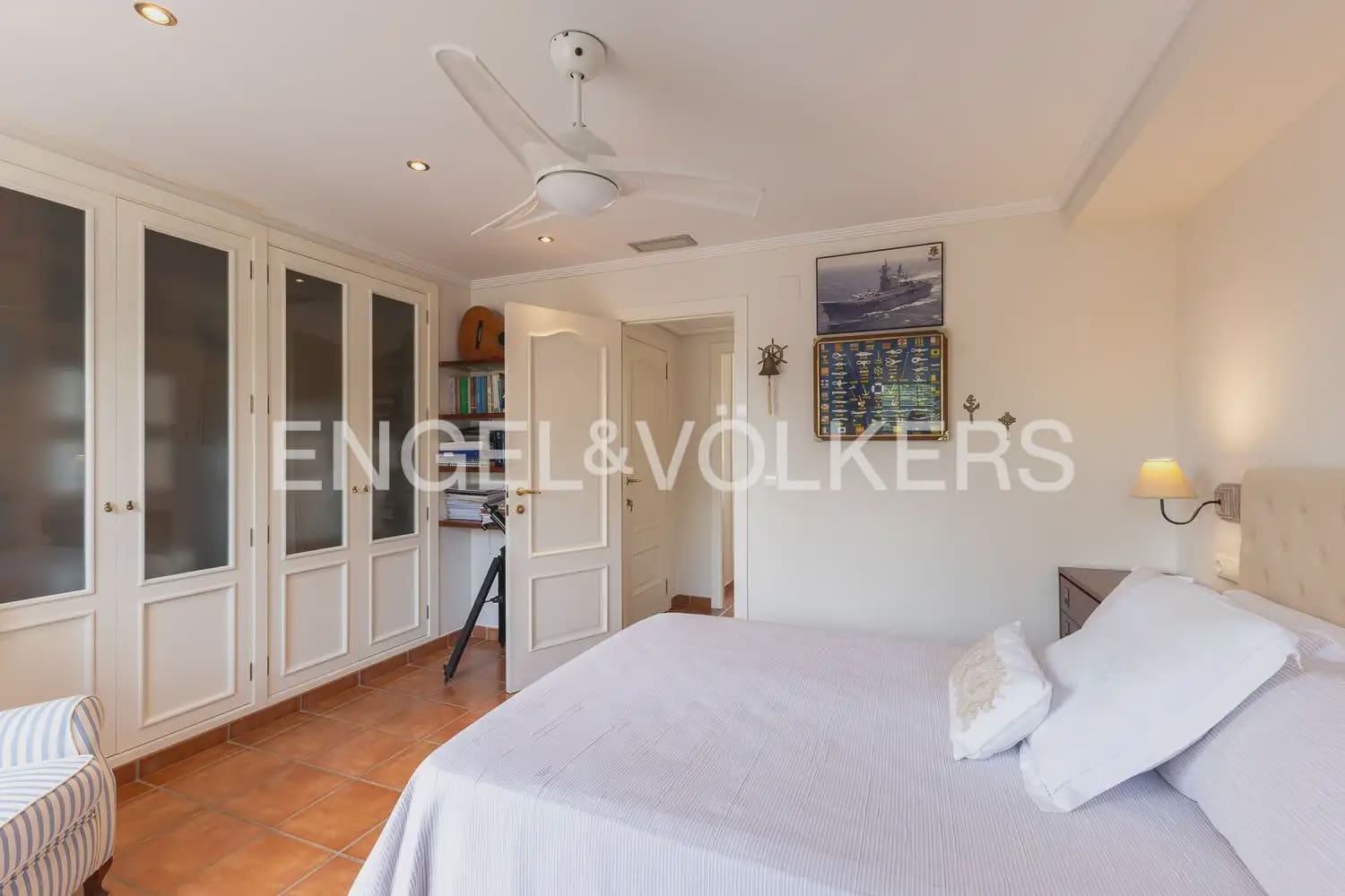 5 bedroom Villa for sale in Torrent with pool garage - € 880,000 (Ref: 9897961)