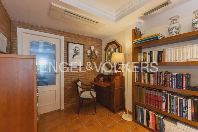 5 bedroom Villa for sale in El Vedat de Torrente, Torrent with pool garage - € 880,000 (Ref: 9897961)