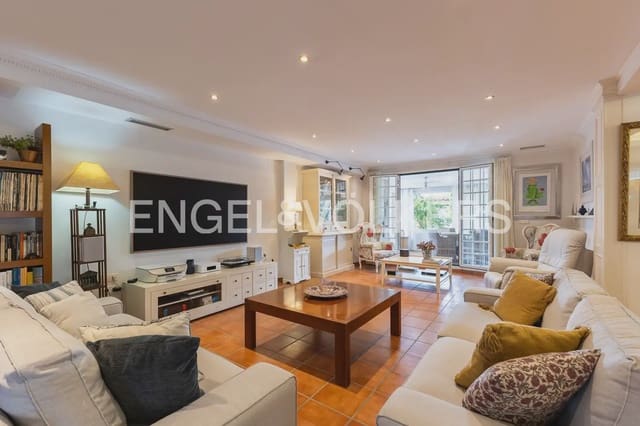 5 bedroom Villa for sale in El Vedat de Torrente, Torrent with pool garage - € 880,000 (Ref: 9897961)