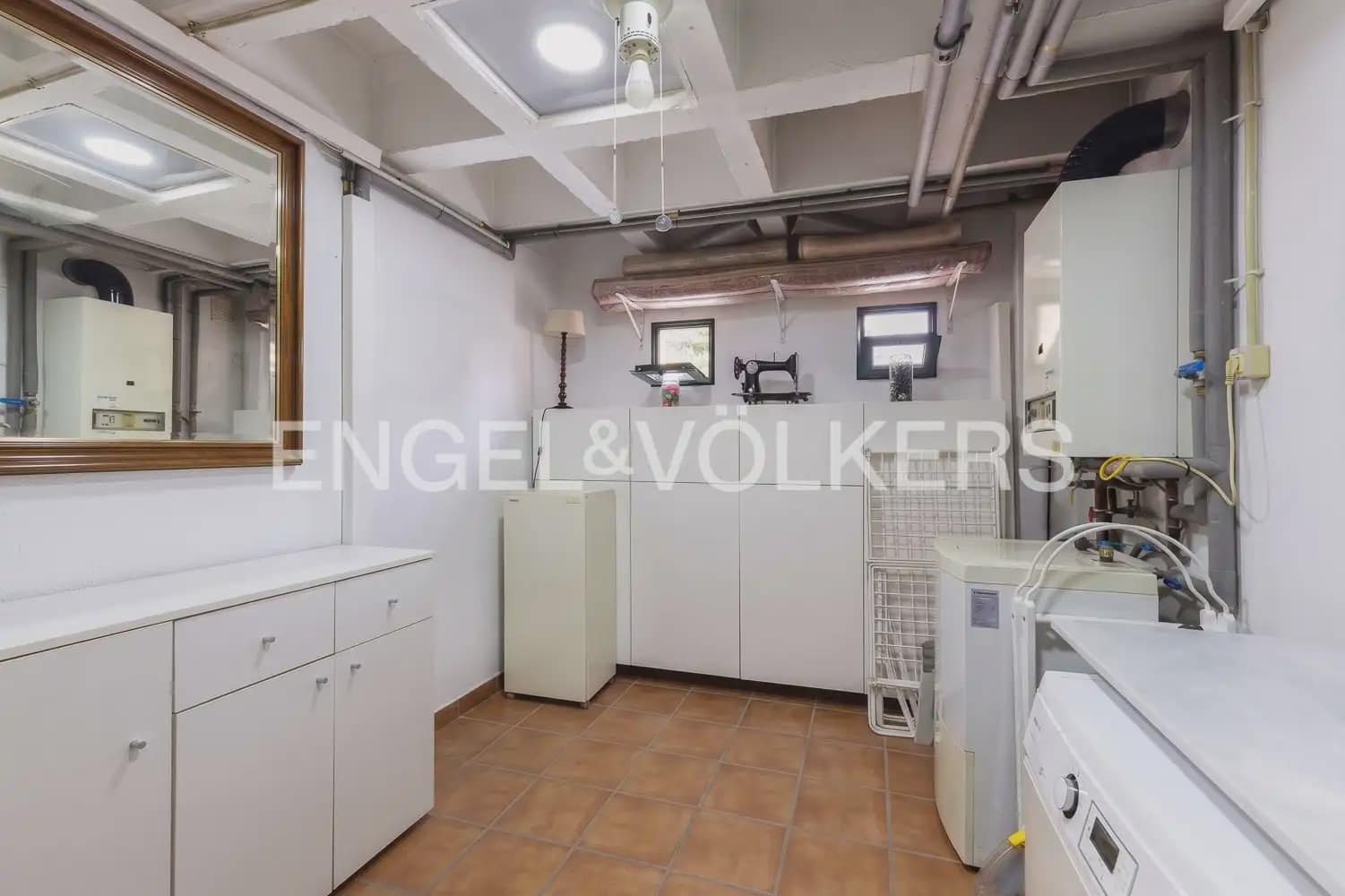 5 bedroom Villa for sale in Torrent with pool garage - € 880,000 (Ref: 9897961)