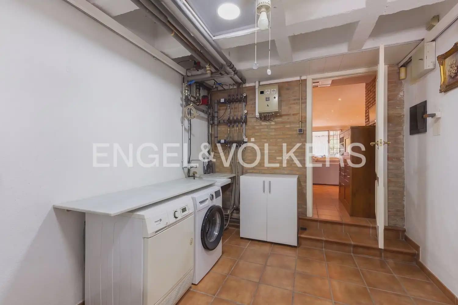 5 bedroom Villa for sale in Torrent with pool garage - € 880,000 (Ref: 9897961)