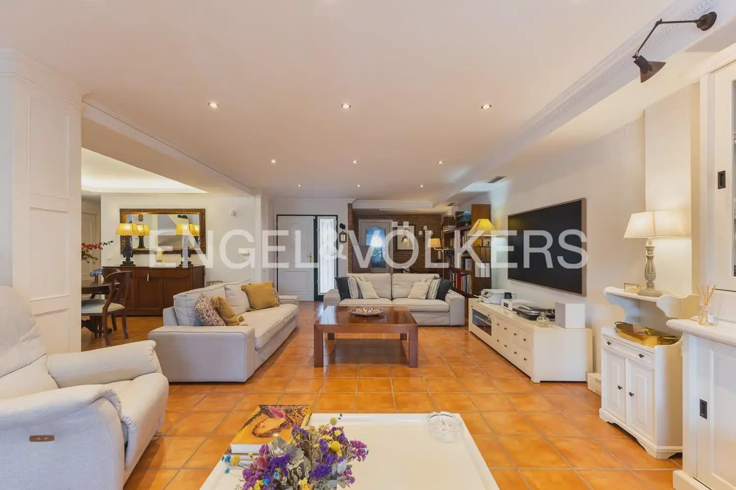 5 bedroom Villa for sale in Torrent with pool garage - € 880,000 (Ref: 9897961)