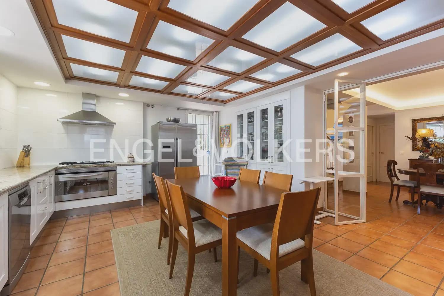 5 bedroom Villa for sale in Torrent with pool garage - € 880,000 (Ref: 9897961)