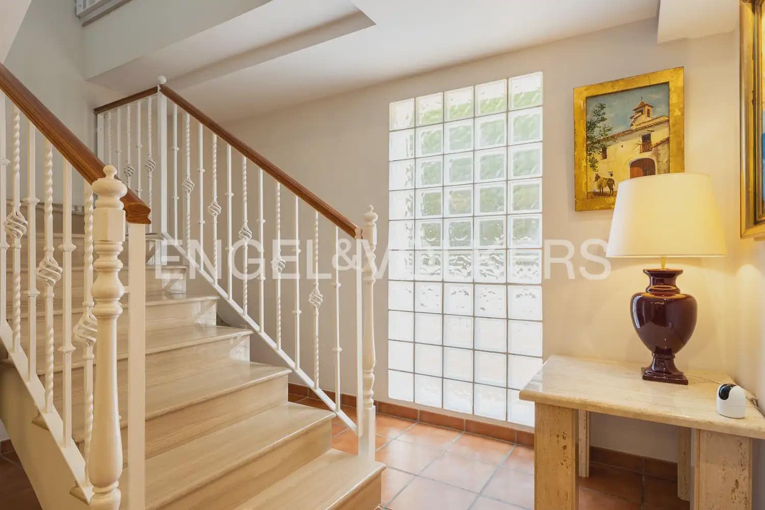 5 bedroom Villa for sale in Torrent with pool garage - € 880,000 (Ref: 9897961)