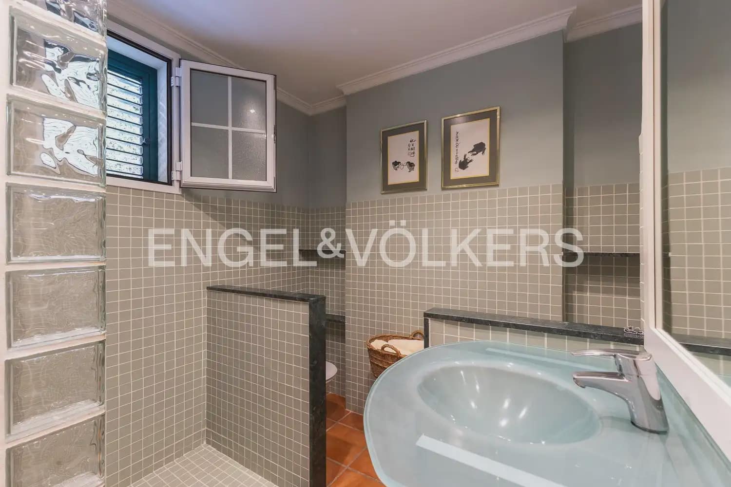 5 bedroom Villa for sale in Torrent with pool garage - € 880,000 (Ref: 9897961)