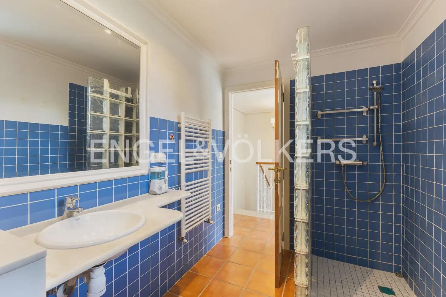5 bedroom Villa for sale in Torrent with pool garage - € 880,000 (Ref: 9897961)
