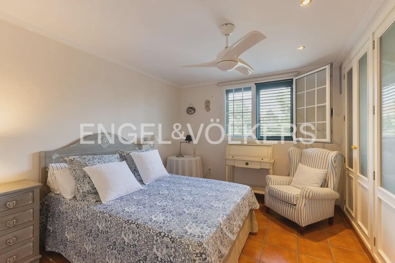 5 bedroom Villa for sale in Torrent with pool garage - € 880,000 (Ref: 9897961)