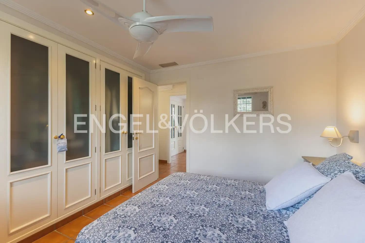 5 bedroom Villa for sale in Torrent with pool garage - € 880,000 (Ref: 9897961)