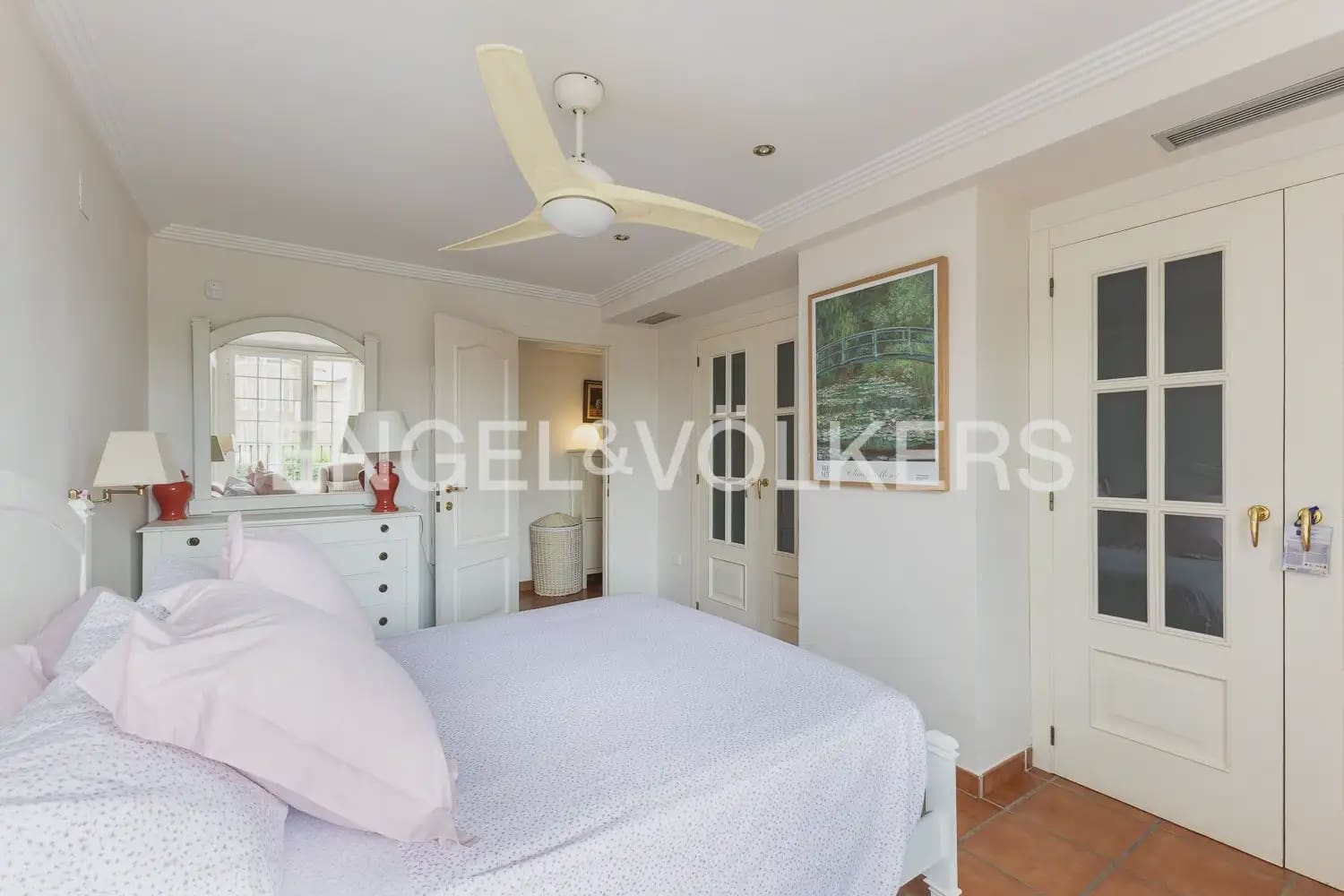 5 bedroom Villa for sale in Torrent with pool garage - € 880,000 (Ref: 9897961)