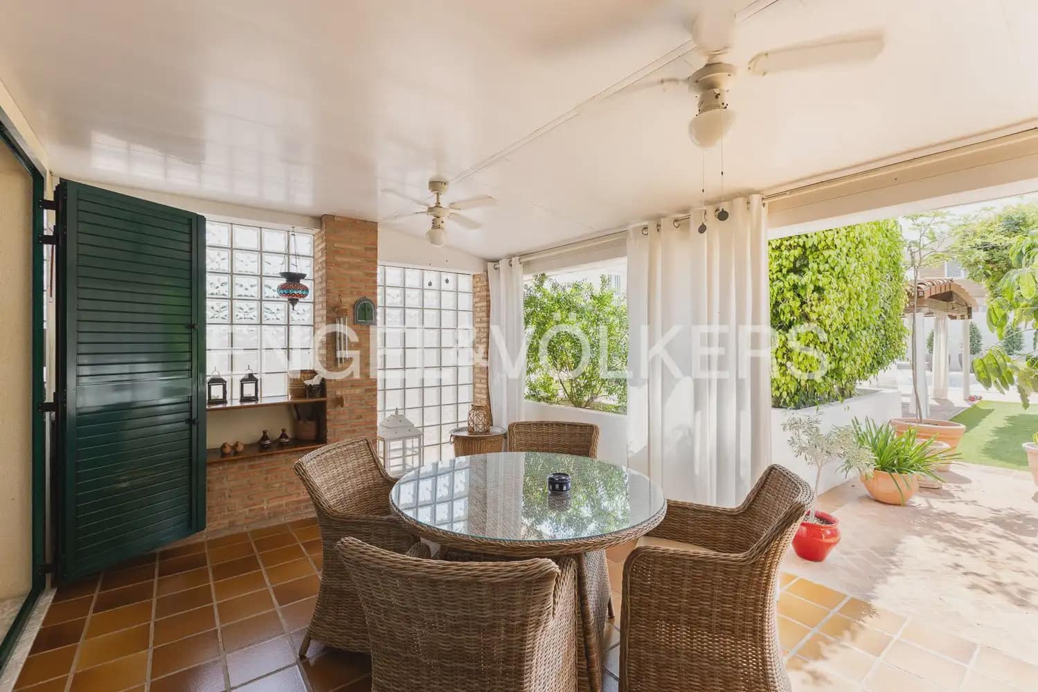 5 bedroom Villa for sale in Torrent with pool garage - € 880,000 (Ref: 9897961)
