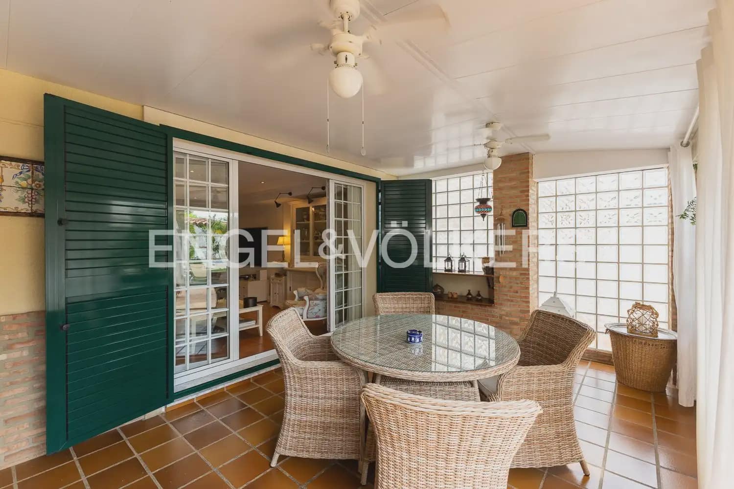 5 bedroom Villa for sale in Torrent with pool garage - € 880,000 (Ref: 9897961)
