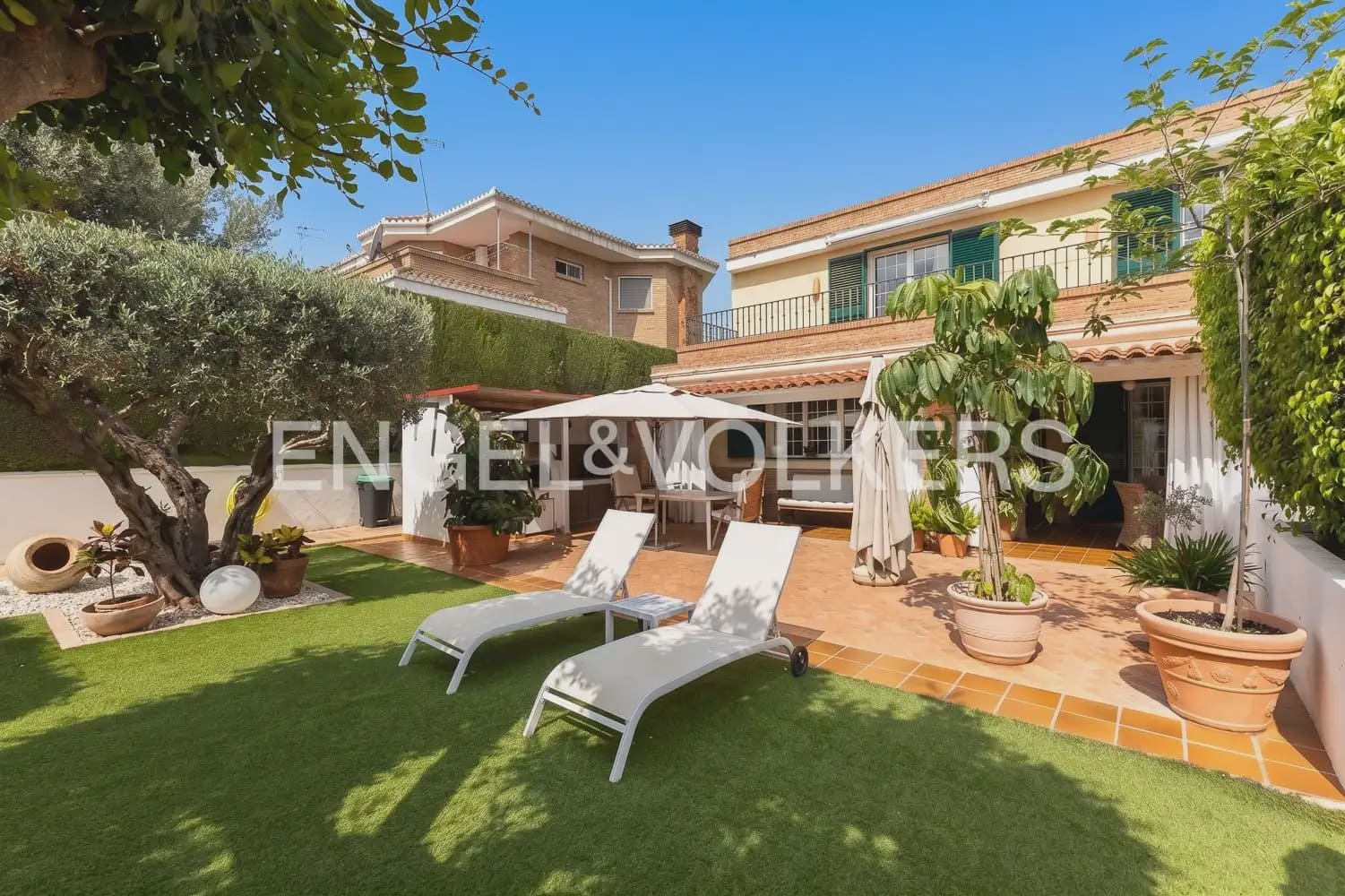 5 bedroom Villa for sale in Torrent with pool garage - € 880,000 (Ref: 9897961)