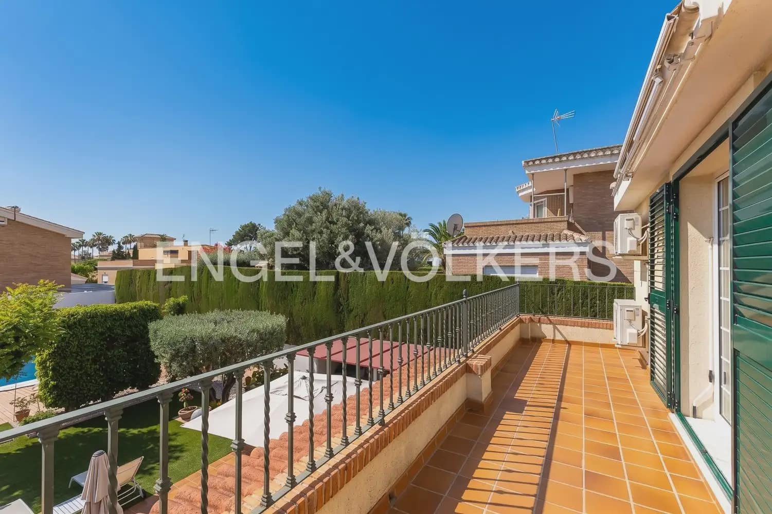 5 bedroom Villa for sale in Torrent with pool garage - € 880,000 (Ref: 9897961)