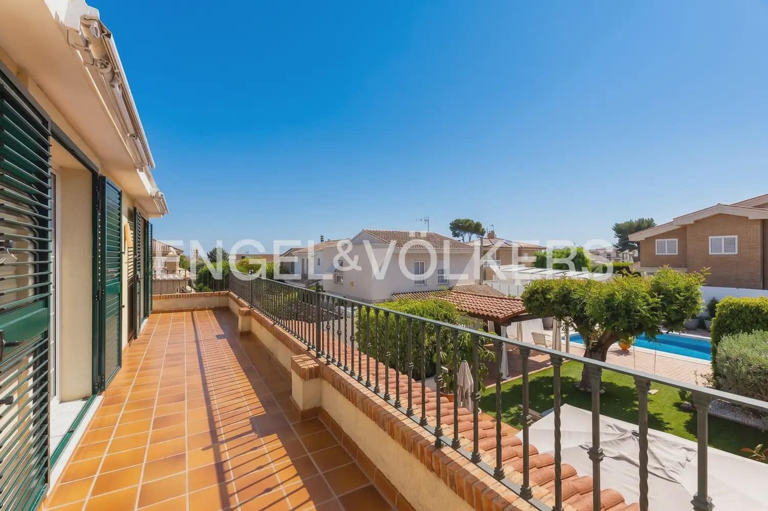 5 bedroom Villa for sale in Torrent with pool garage - € 880,000 (Ref: 9897961)