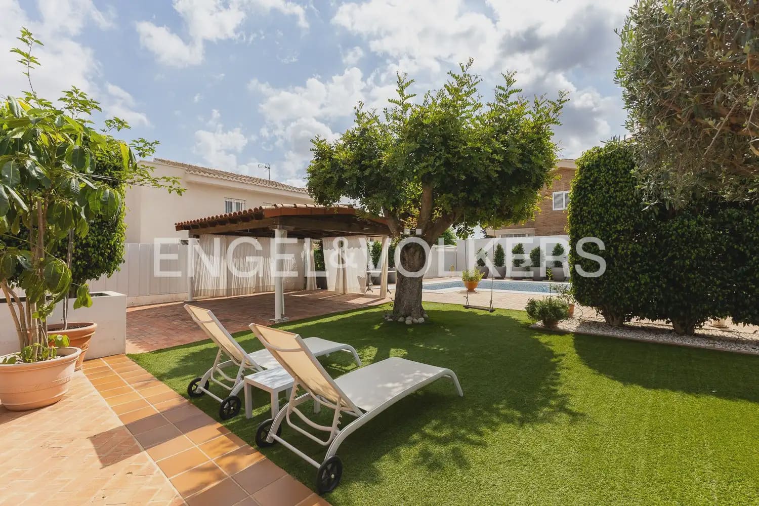 5 bedroom Villa for sale in Torrent with pool garage - € 880,000 (Ref: 9897961)