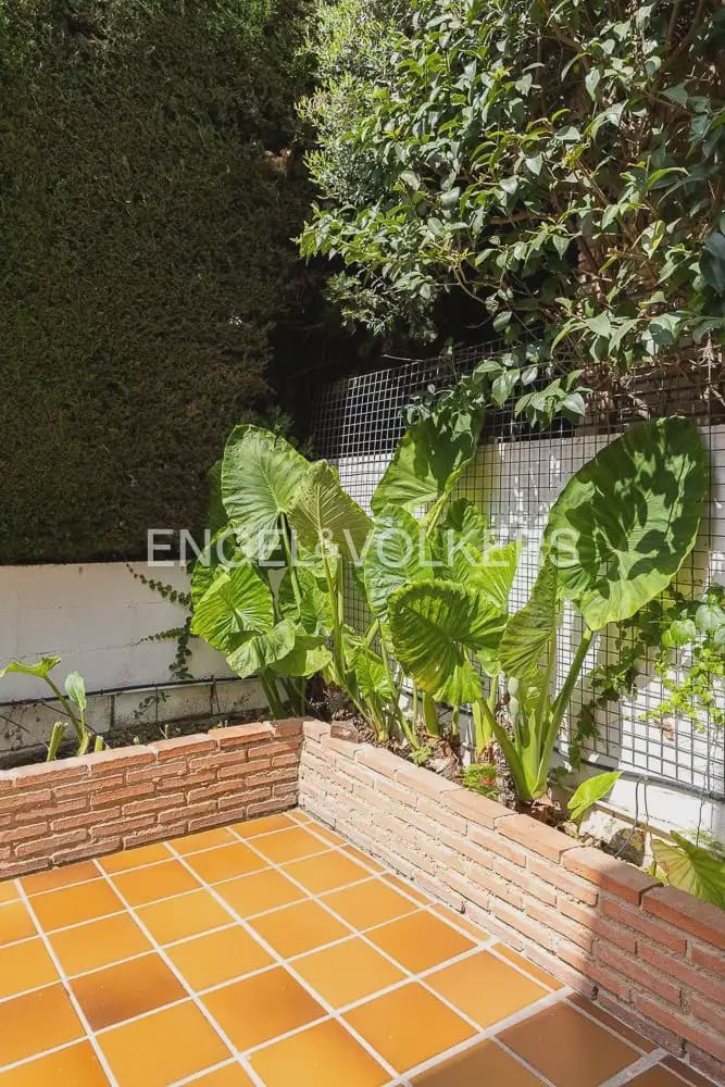 5 bedroom Villa for sale in Torrent with pool garage - € 880,000 (Ref: 9897961)