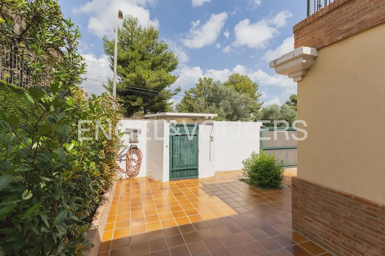 5 bedroom Villa for sale in Torrent with pool garage - € 880,000 (Ref: 9897961)