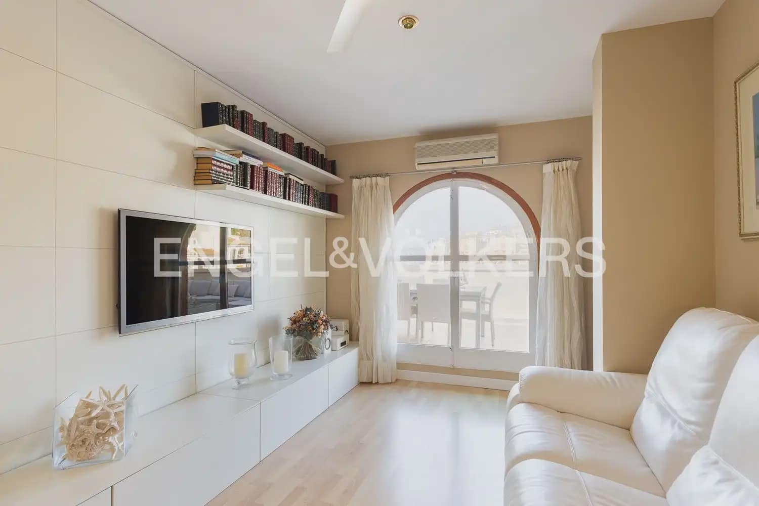 2 soveværelse Penthouse til leje i Cullera med swimmingpool garage - € 2.500 (Ref: 9897964)