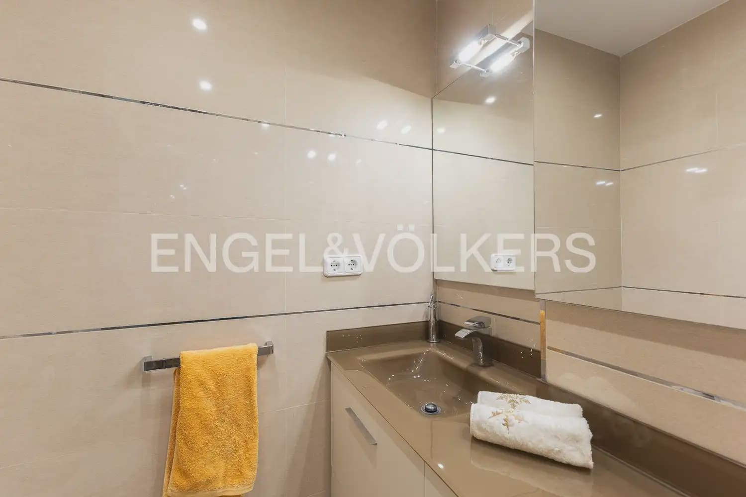2 soveværelse Penthouse til leje i Cullera med swimmingpool garage - € 2.500 (Ref: 9897964)