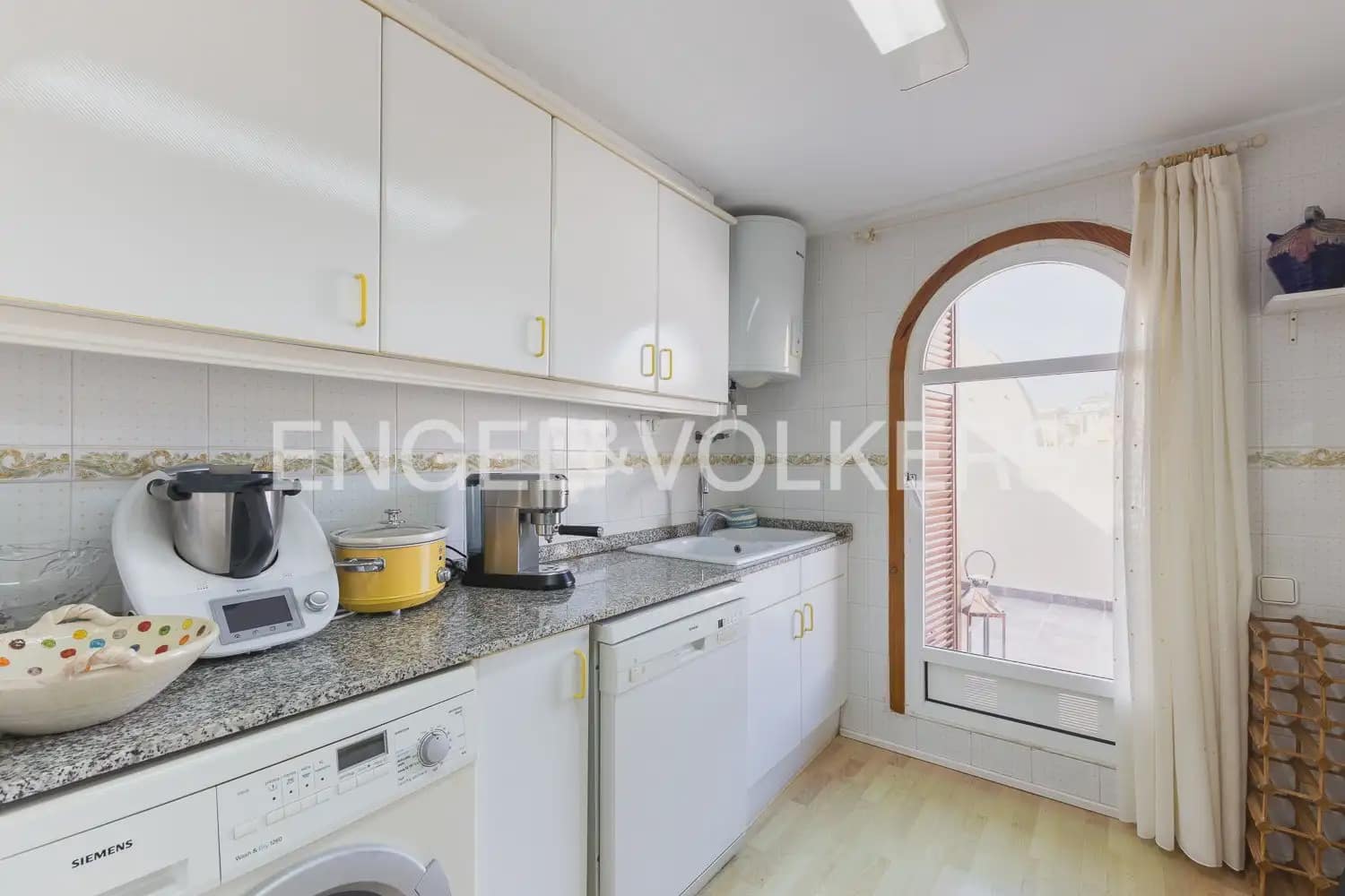 2 soveværelse Penthouse til leje i Cullera med swimmingpool garage - € 2.500 (Ref: 9897964)