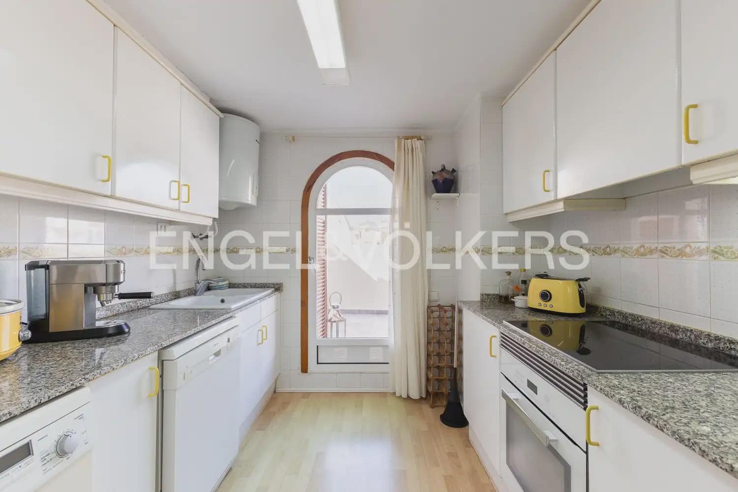 2 soveværelse Penthouse til leje i Cullera med swimmingpool garage - € 2.500 (Ref: 9897964)