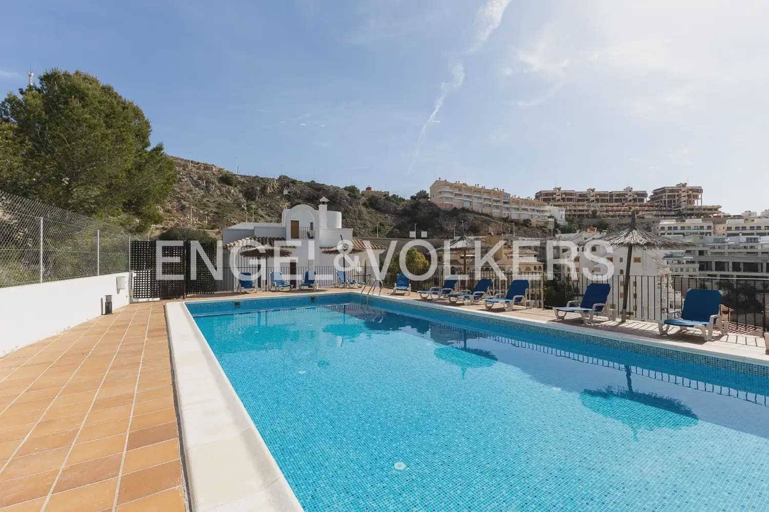2 soveværelse Penthouse til leje i Cullera med swimmingpool garage - € 2.500 (Ref: 9897964)