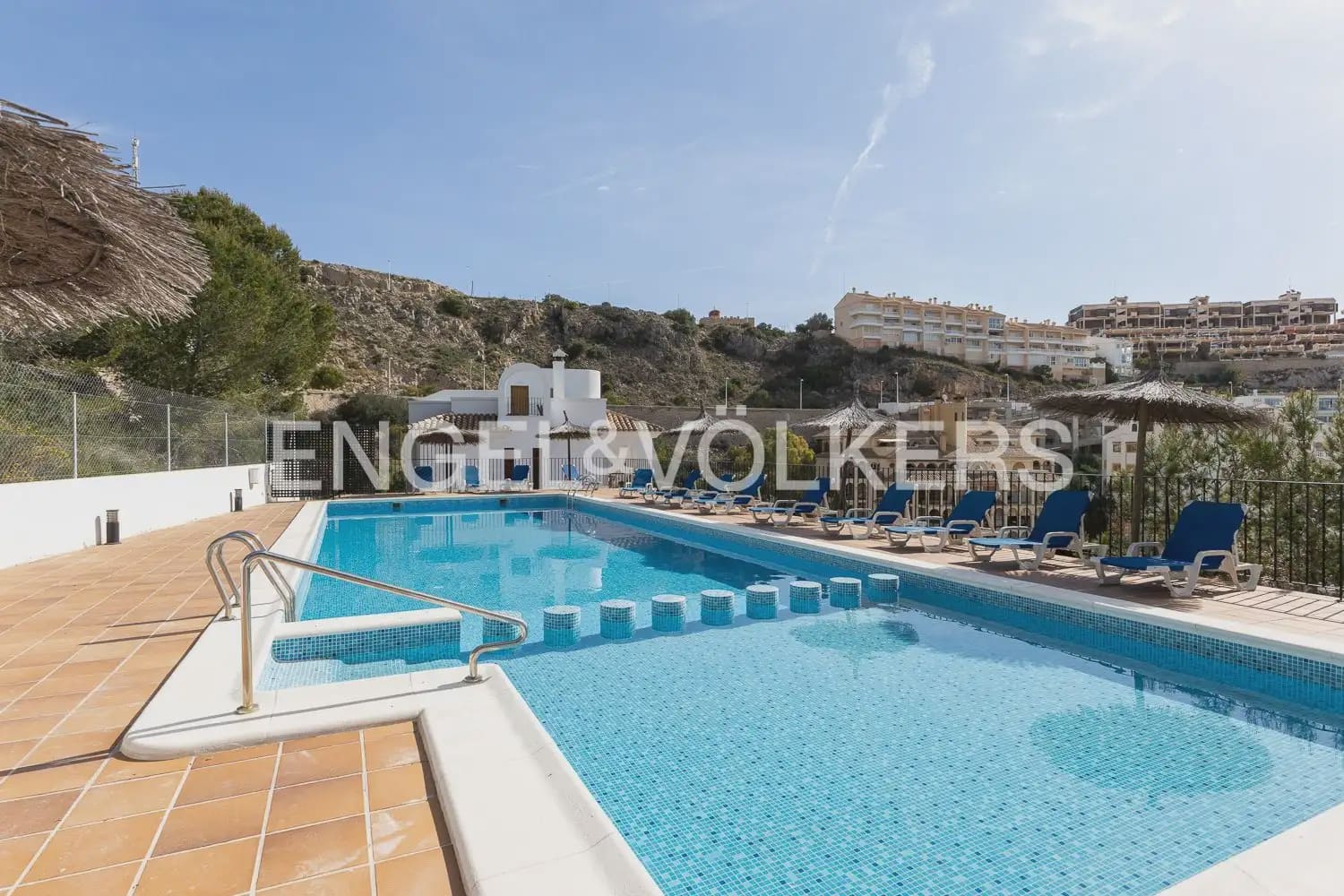 2 soveværelse Penthouse til leje i Cullera med swimmingpool garage - € 2.500 (Ref: 9897964)