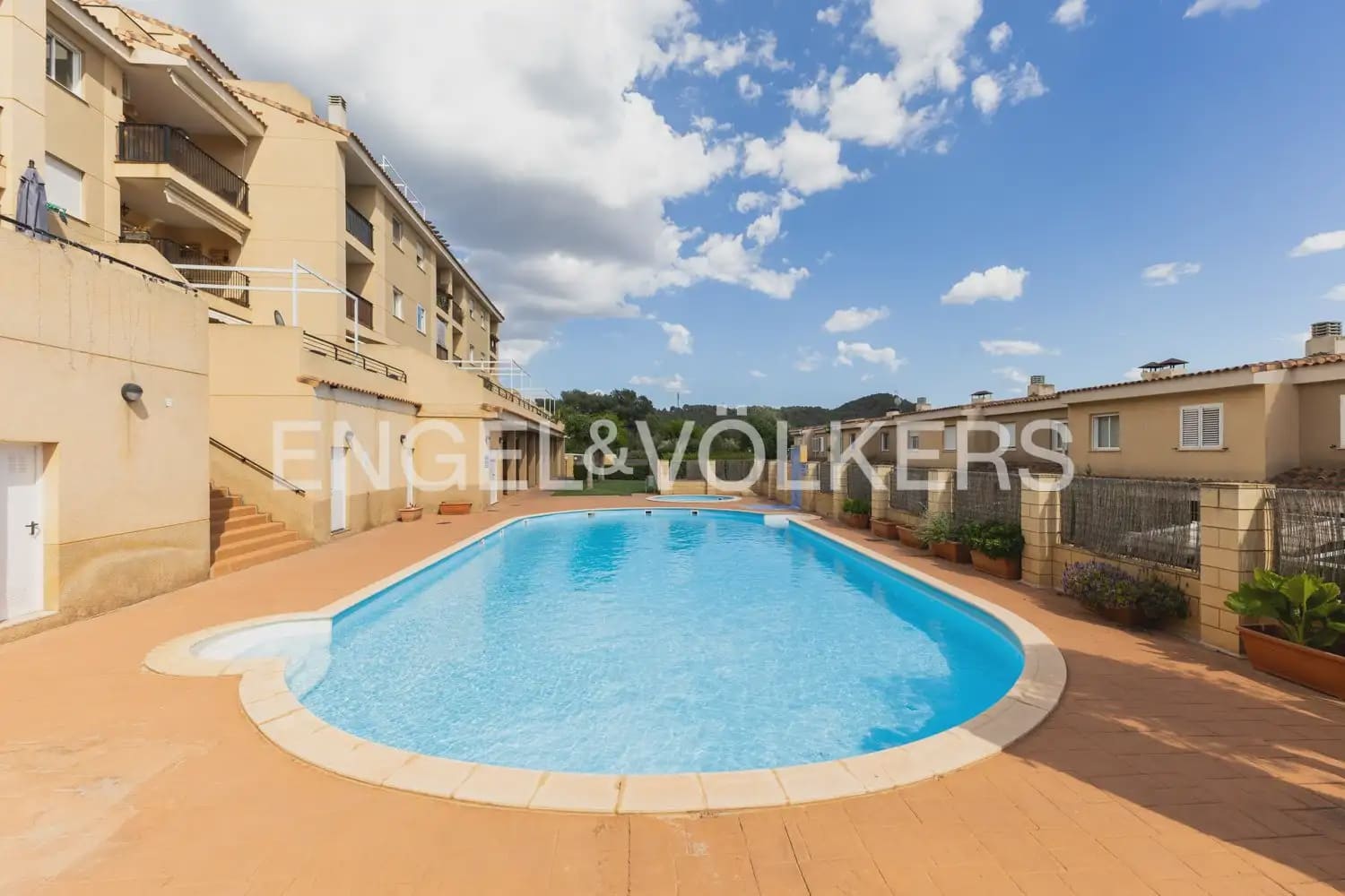 5 bedroom Townhouse for sale in Naquera with pool garage - € 350,000 (Ref: 9897965)