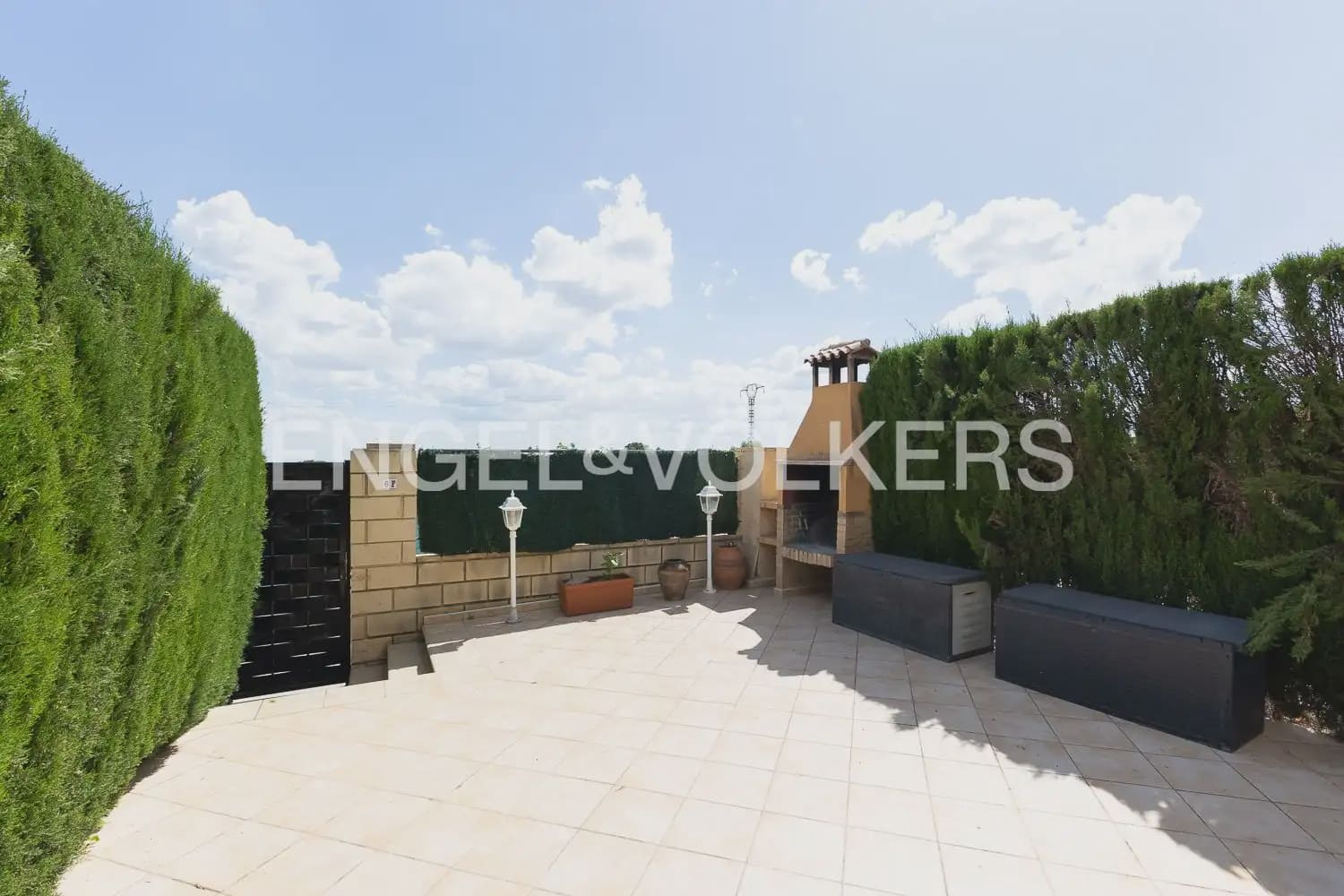5 bedroom Townhouse for sale in Naquera with pool garage - € 350,000 (Ref: 9897965)