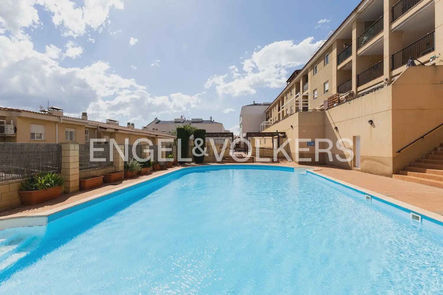 5 bedroom Townhouse for sale in Naquera with pool garage - € 350,000 (Ref: 9897965)
