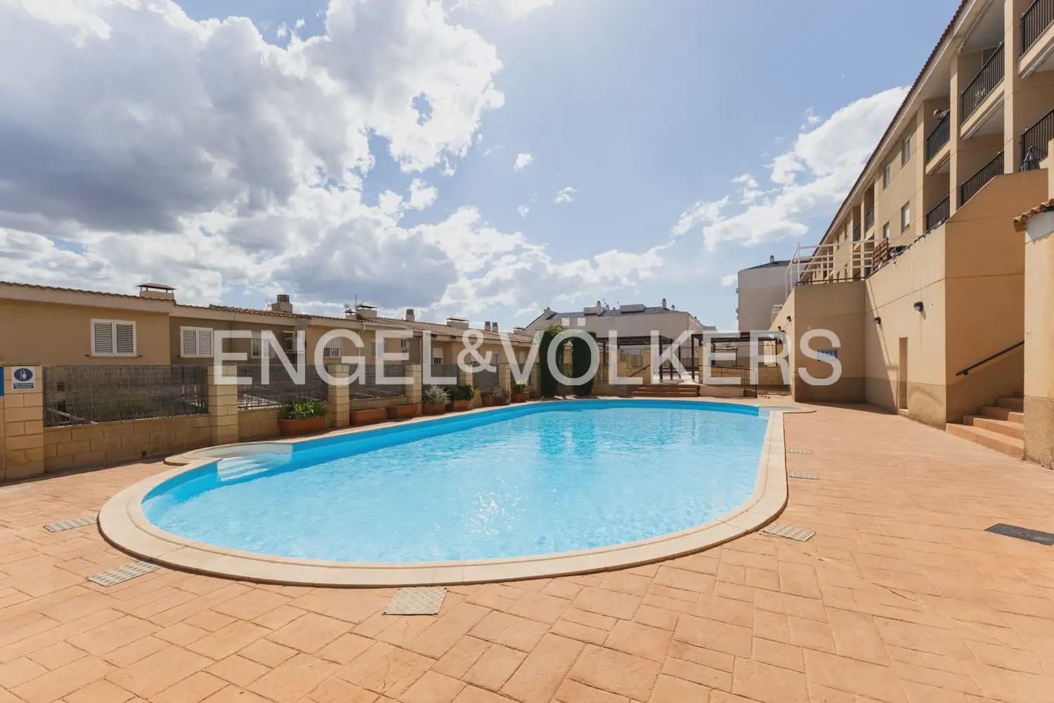 5 bedroom Townhouse for sale in Naquera with pool garage - € 350,000 (Ref: 9897965)