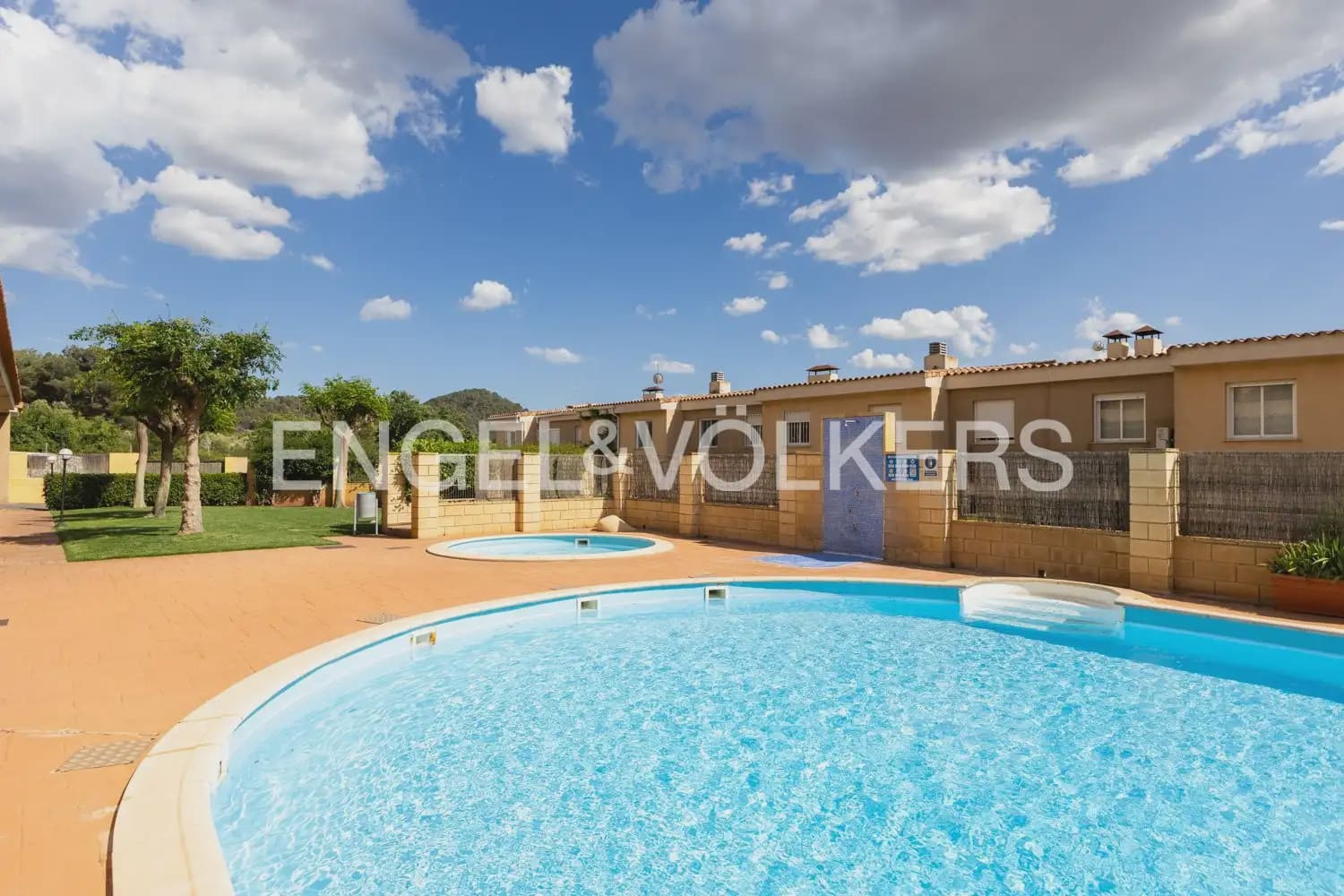 5 bedroom Townhouse for sale in Naquera with pool garage - € 350,000 (Ref: 9897965)