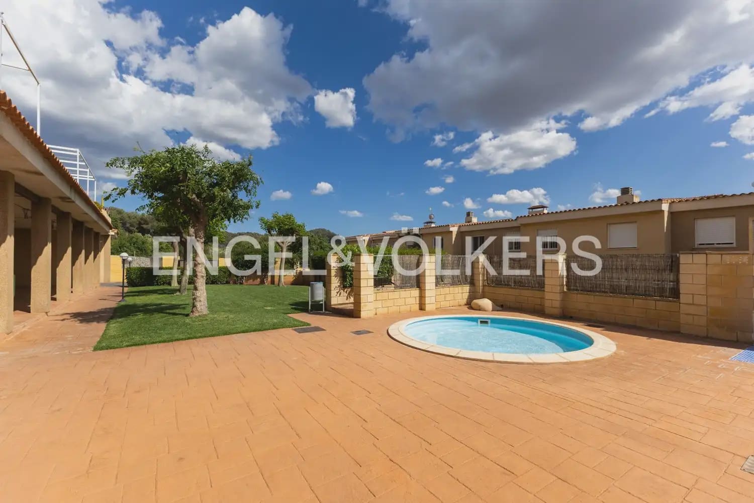 5 bedroom Townhouse for sale in Naquera with pool garage - € 350,000 (Ref: 9897965)