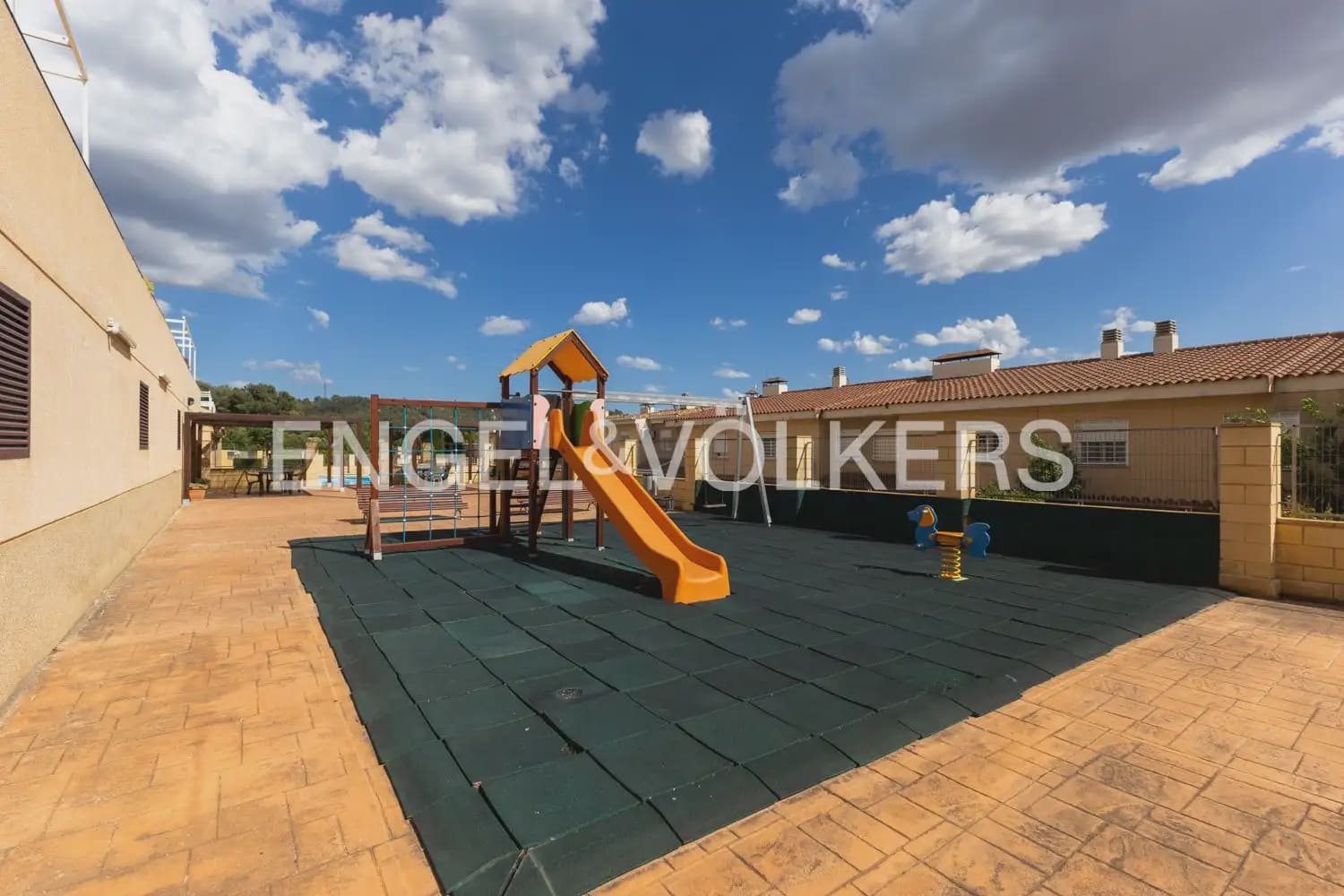5 bedroom Townhouse for sale in Naquera with pool garage - € 350,000 (Ref: 9897965)