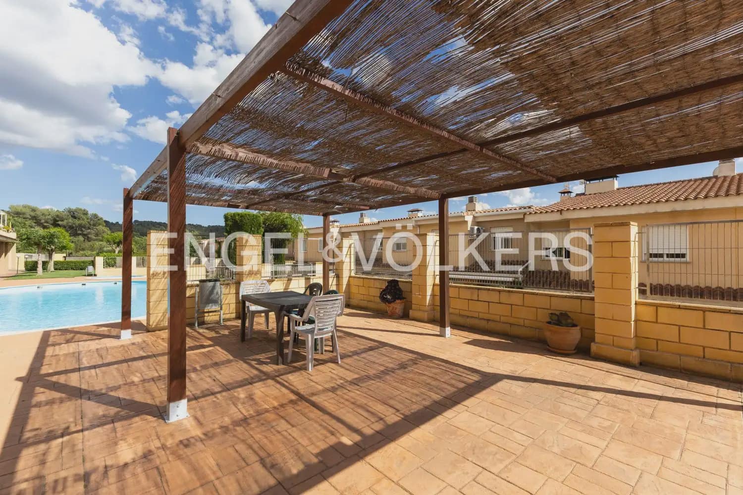 5 bedroom Townhouse for sale in Naquera with pool garage - € 350,000 (Ref: 9897965)