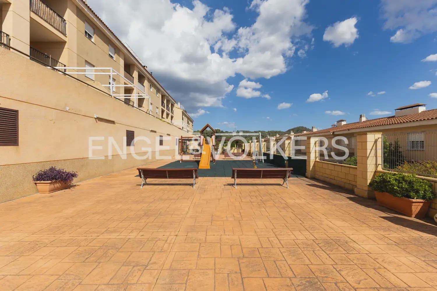 5 bedroom Townhouse for sale in Naquera with pool garage - € 350,000 (Ref: 9897965)