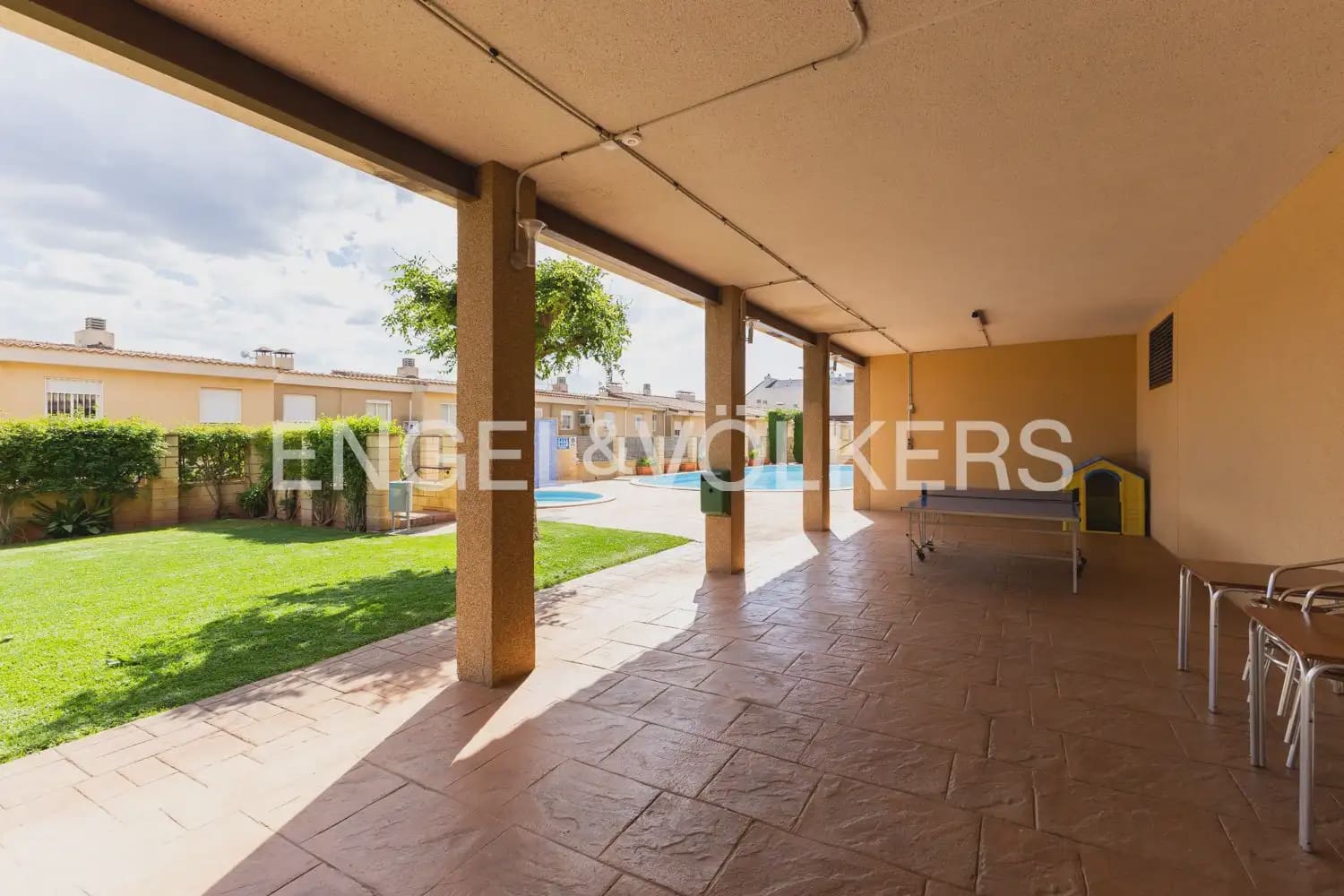 5 bedroom Townhouse for sale in Naquera with pool garage - € 350,000 (Ref: 9897965)