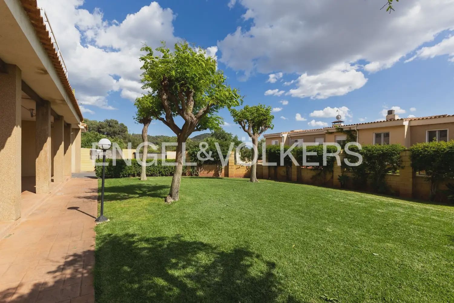 5 bedroom Townhouse for sale in Naquera with pool garage - € 350,000 (Ref: 9897965)