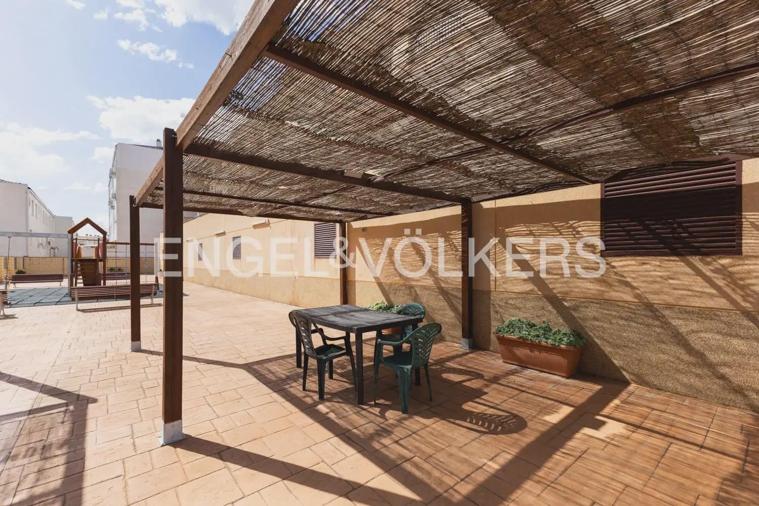 5 bedroom Townhouse for sale in Naquera with pool garage - € 350,000 (Ref: 9897965)