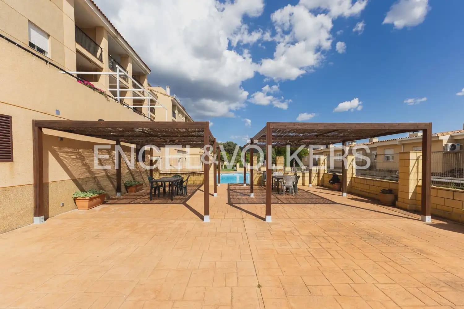 5 bedroom Townhouse for sale in Naquera with pool garage - € 350,000 (Ref: 9897965)