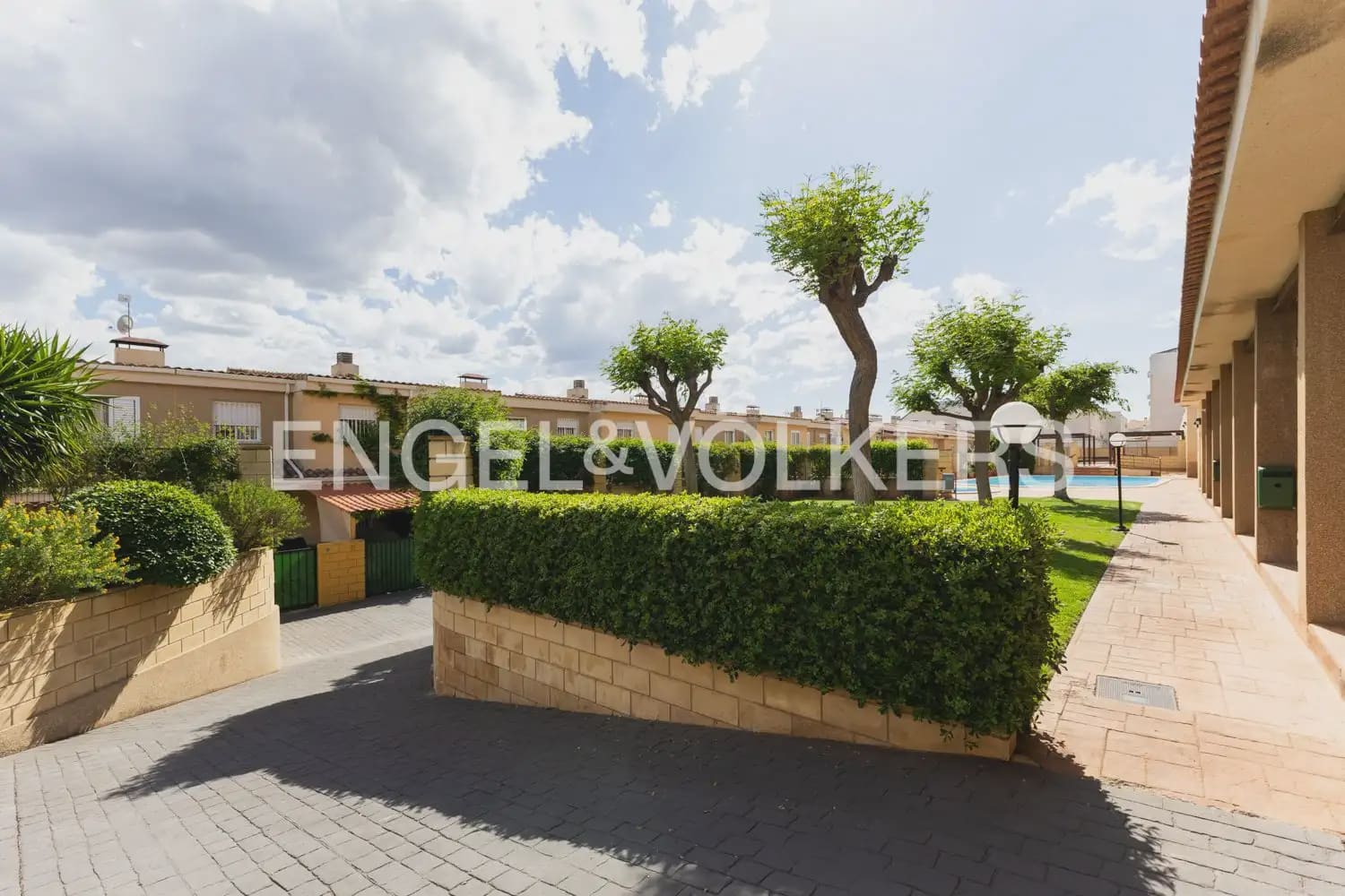5 bedroom Townhouse for sale in Naquera with pool garage - € 350,000 (Ref: 9897965)