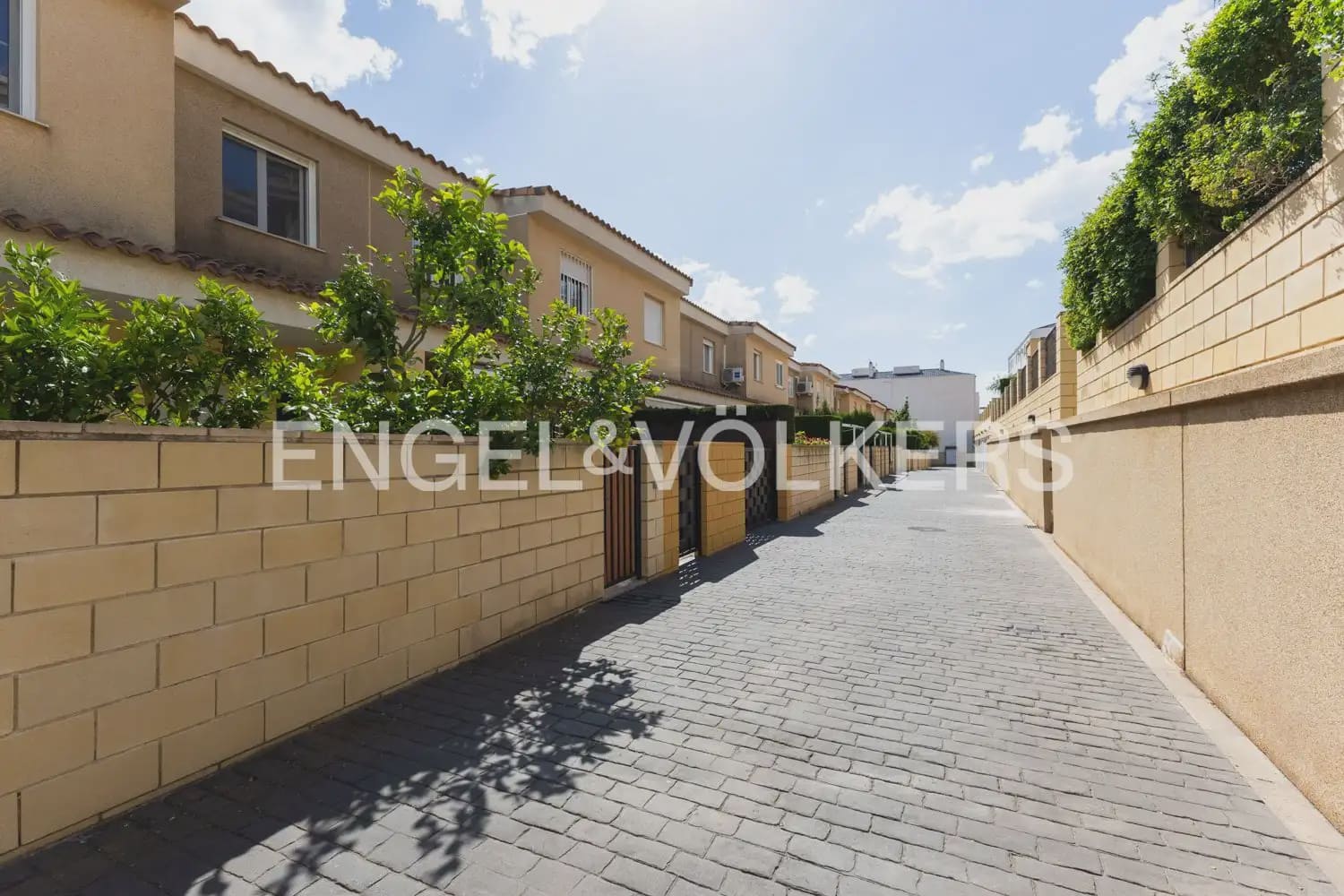 5 bedroom Townhouse for sale in Naquera with pool garage - € 350,000 (Ref: 9897965)