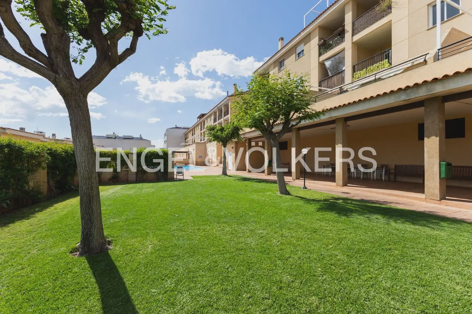 5 bedroom Townhouse for sale in Naquera with pool garage - € 350,000 (Ref: 9897965)
