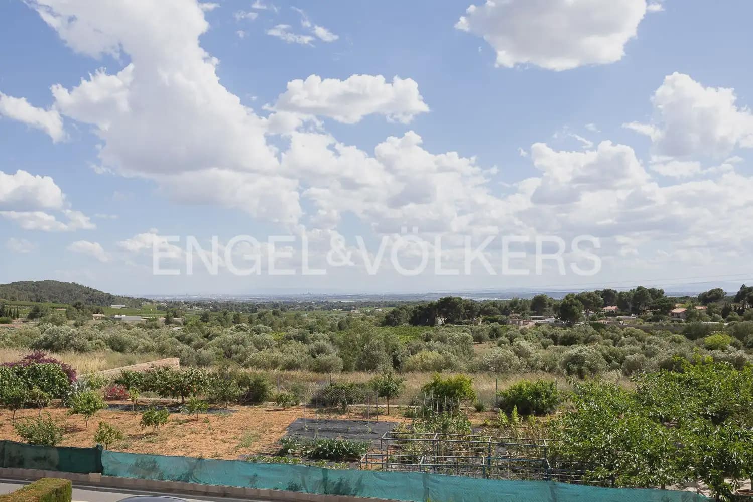 5 bedroom Townhouse for sale in Naquera with pool garage - € 350,000 (Ref: 9897965)