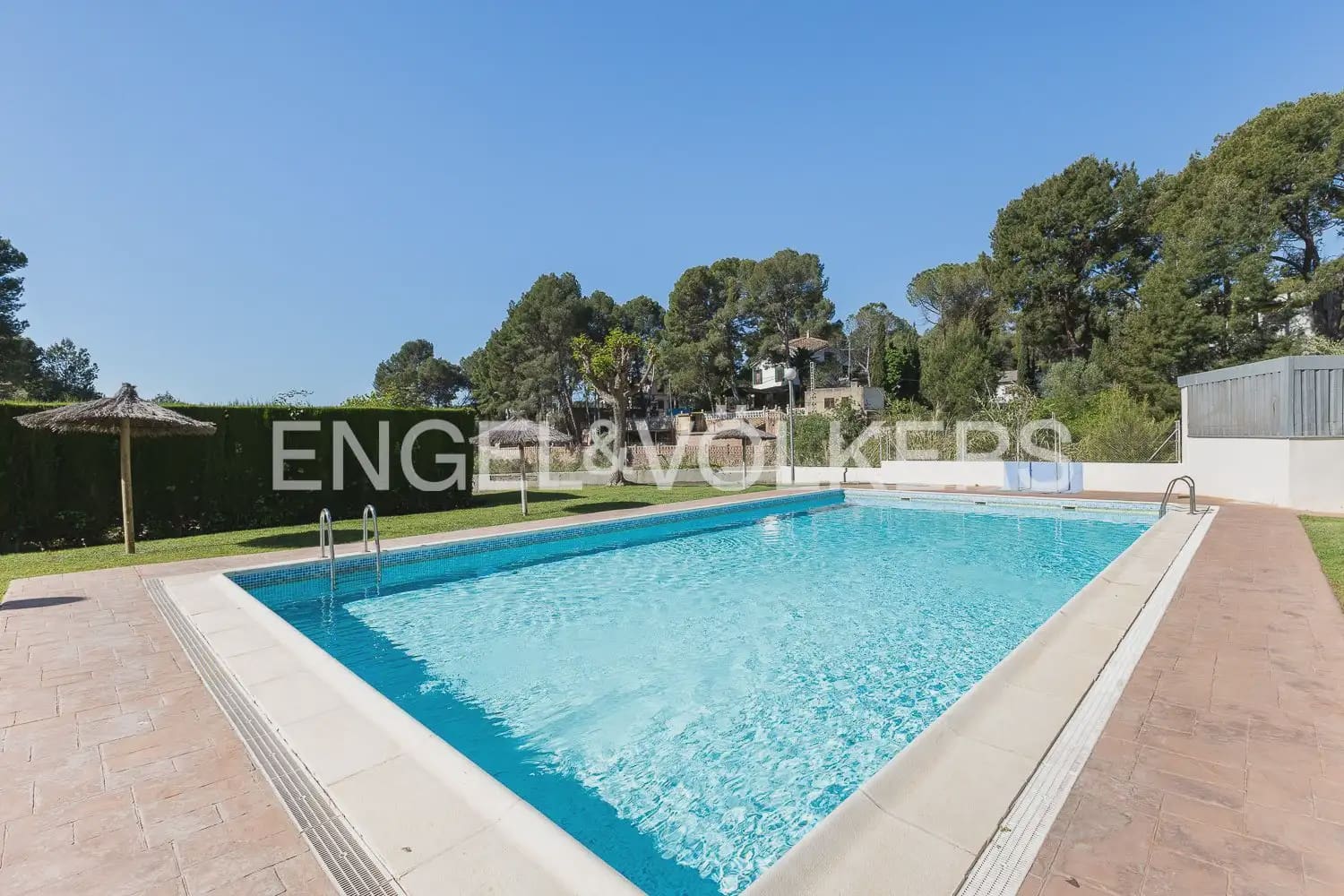 3 soveværelse Byhus til leje i Naquera med swimmingpool garage - € 1.300 (Ref: 9897970)